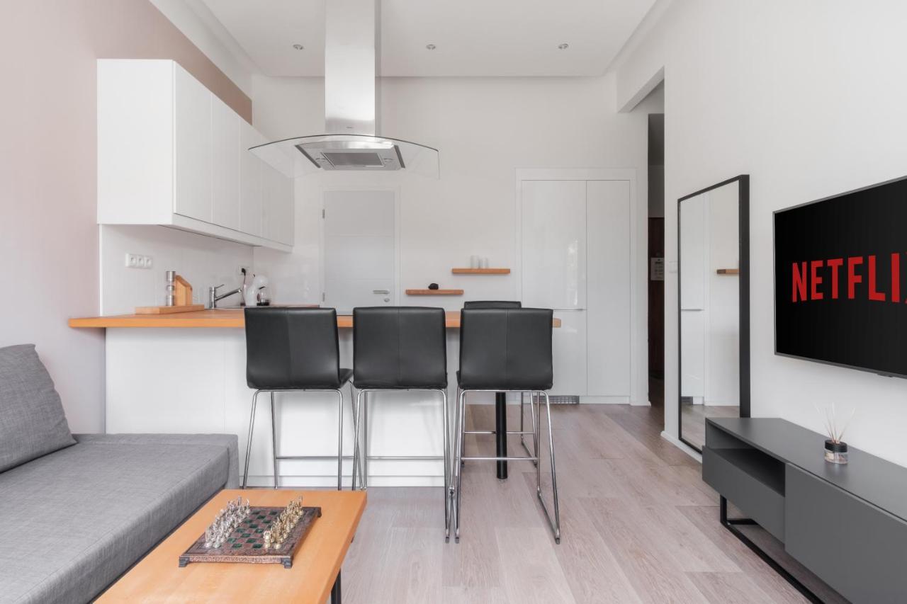 Daire Days - Minimalist Flat - Trendy Karlin *